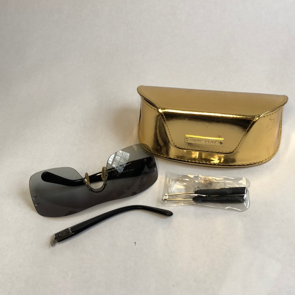 MAKE AN OFFERTory Burch Sunglasses (NEEDS FIXED)